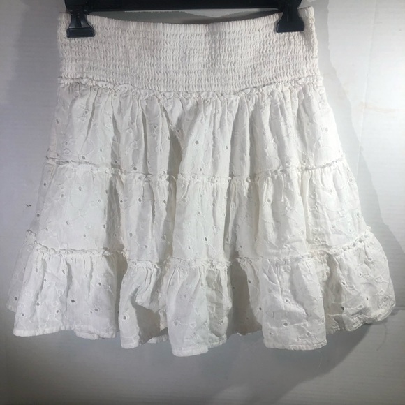 American Eagle Outfitters Dresses & Skirts - AMERICAN Eagle white skirt Size Medium AE womens cotton 6 8